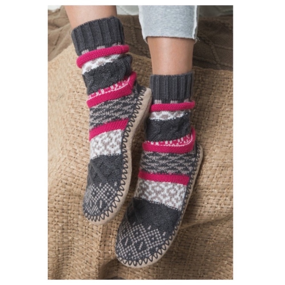 New Nordic Pattern Jacquard Knit Comfy Slipper Socks With Non Slip Sole